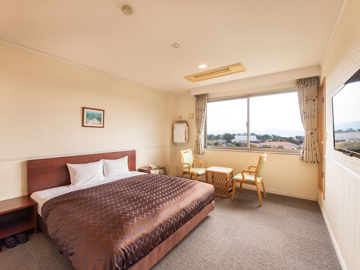 ห้องพักเตียงคู่แบบตะวันตก (เตียงคิงไซส์)