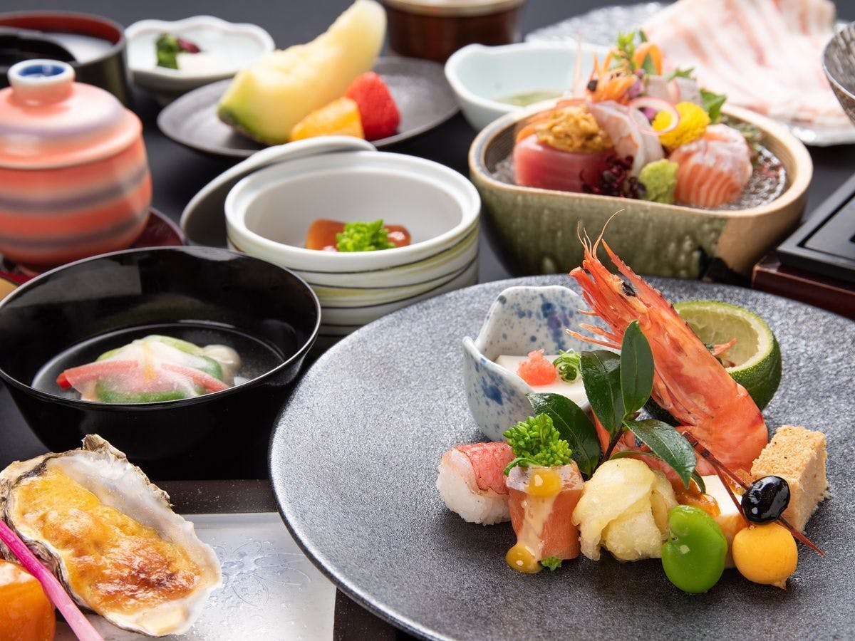 เราได้เตรียมอาหารญี่ปุ่นแบบดั้งเดิมที่เชฟภูมิใจนำเสนอ