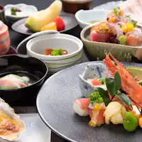 เราได้เตรียมอาหารญี่ปุ่นแบบดั้งเดิมที่เชฟภูมิใจนำเสนอ