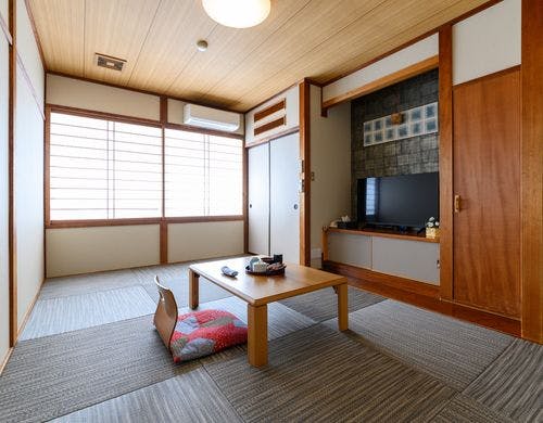 椿の間(8畳)