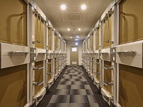 カプセルホテルこころの宿