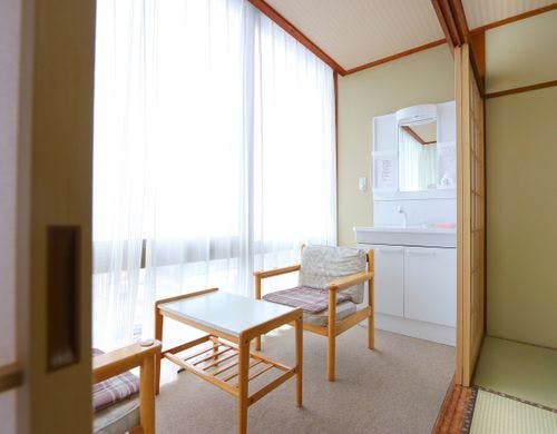 落ち着いた和の空間で波音に癒される