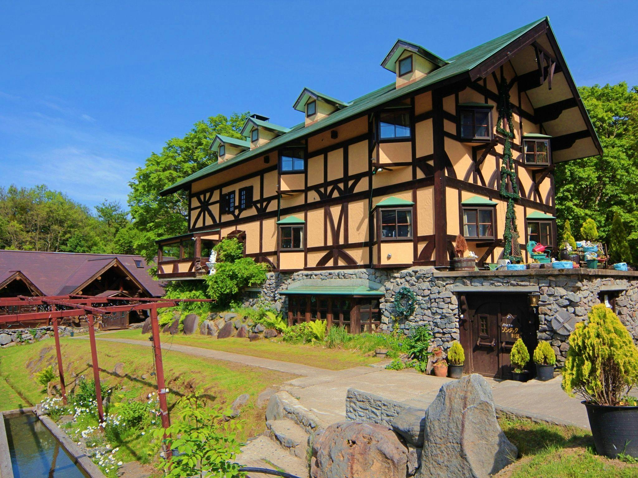 Petit Hotel Zontak