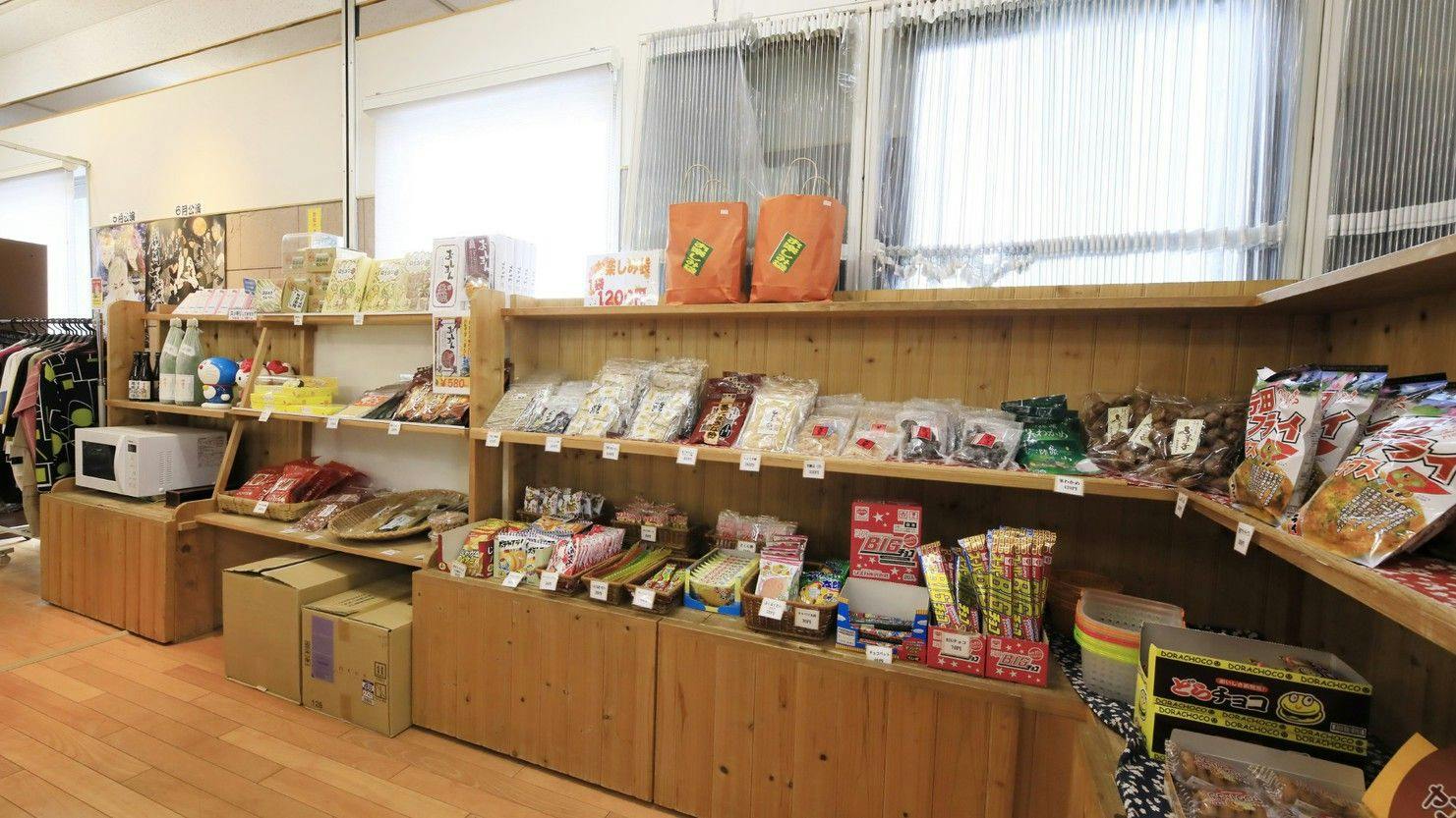 【Shop】A variety of snacks, alcohol, and appetizers♪