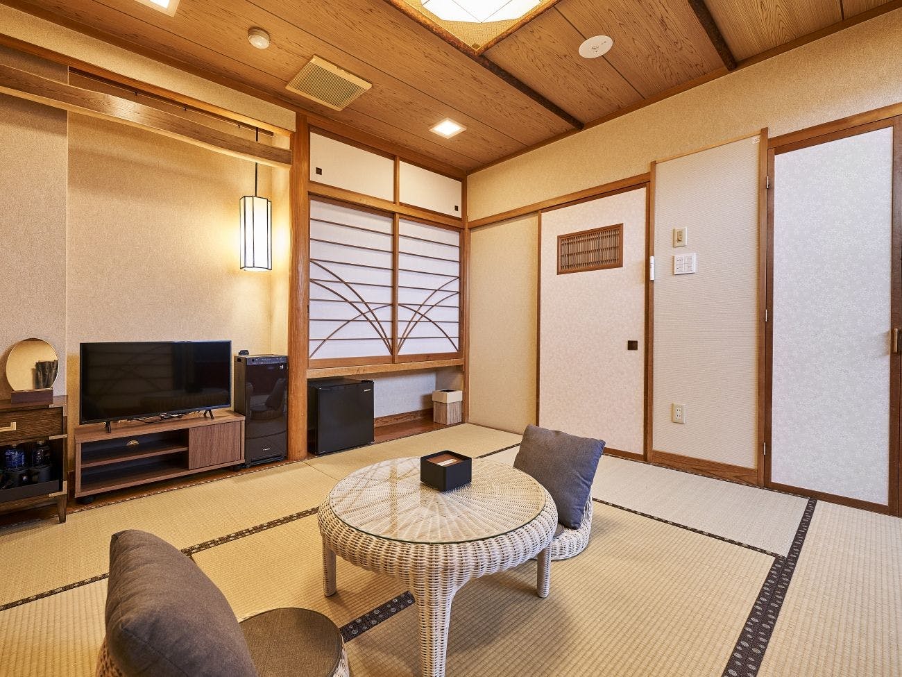 Contoh bilik gaya Jepun dengan onsen luar