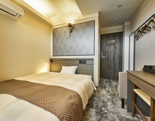 源泉かけ流し露天風呂ダブルベッド洋室一例