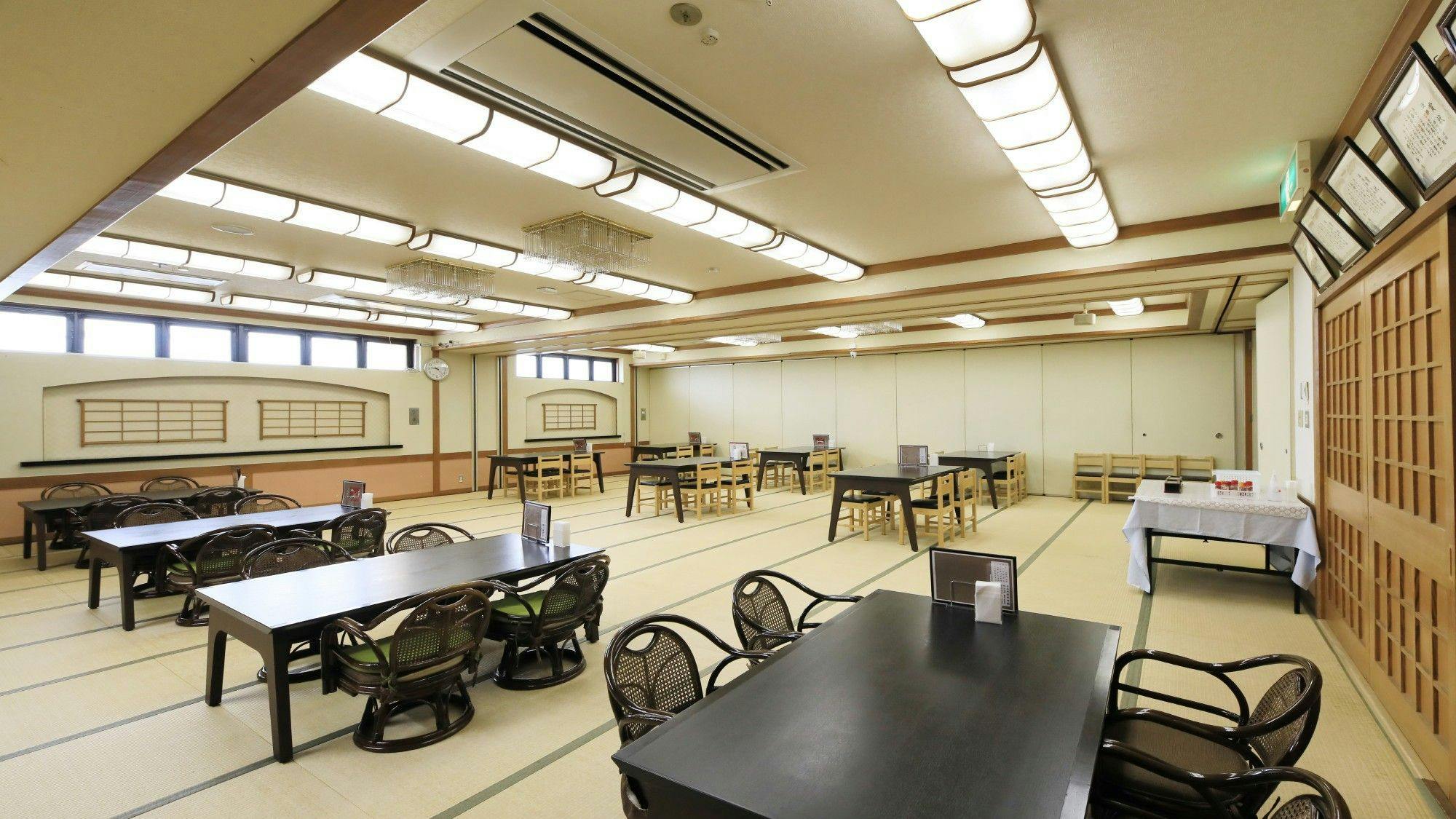 สถานที่รับประทานอาหาร - สถานที่รับประทานอาหารกว้างขวาง -