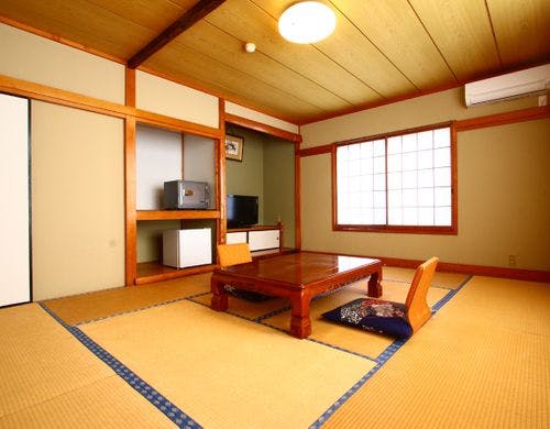 8畳◆畳と木の温もりで落ち着いたひと時を