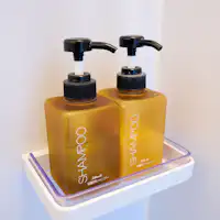 แชมพูในห้องอาบน้ำ