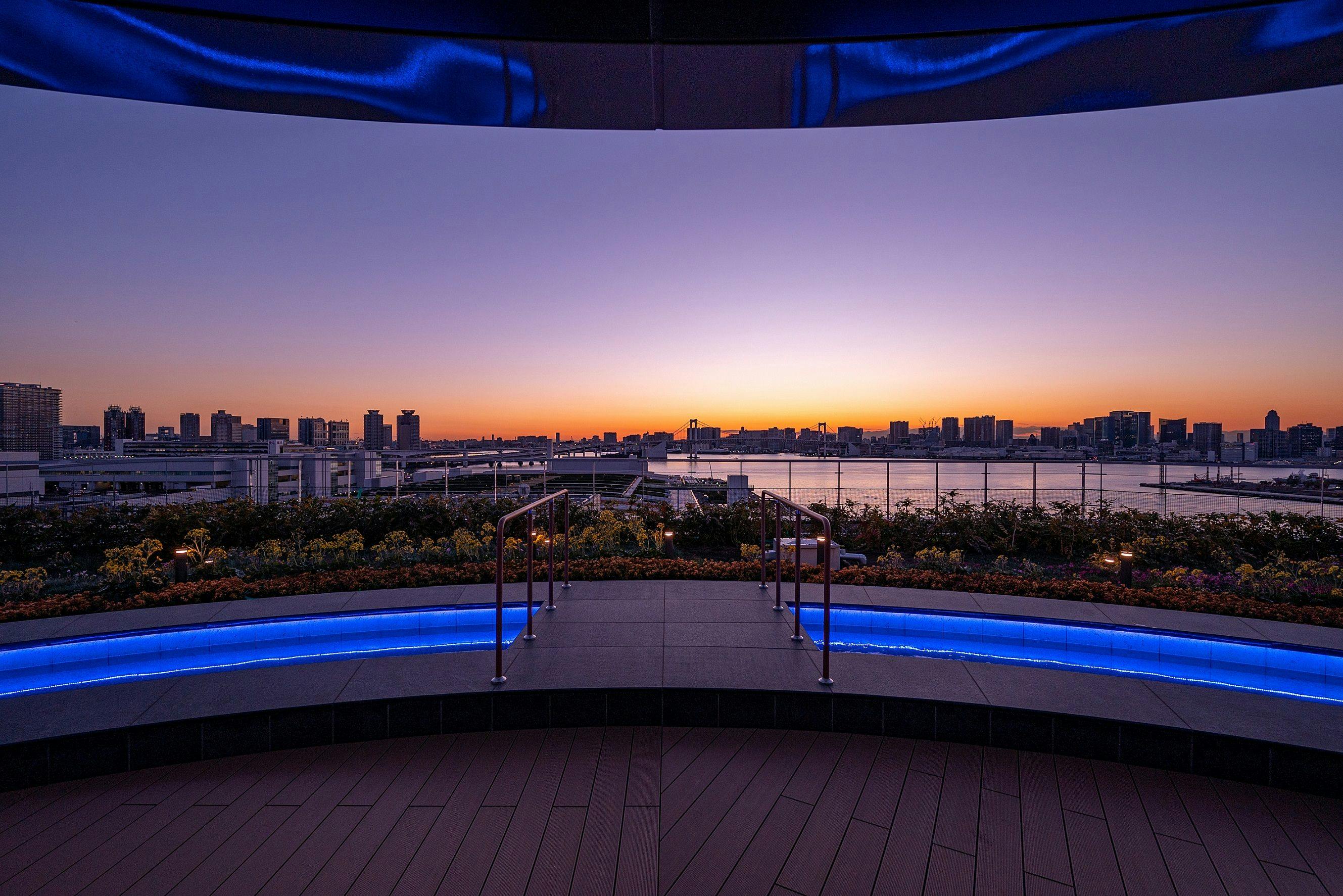 Evening view from the rooftop observation footbath garden