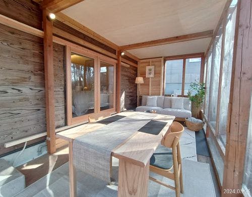 サンルーム、ダイニングテーブル