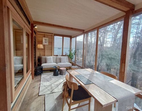 サンルーム、ダイニングテーブル