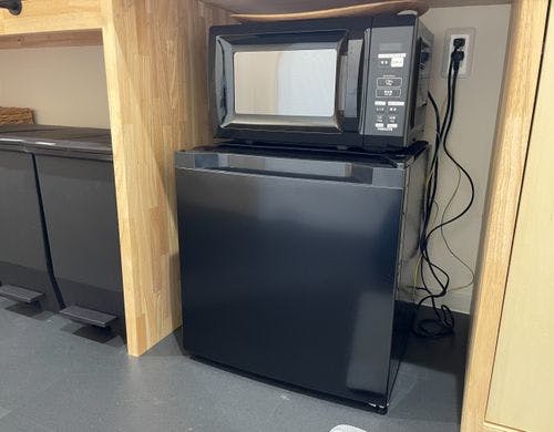 電子レンジ、ミニ冷凍庫