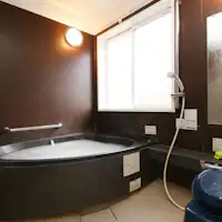 ห้องน้ำ - อ่างอาบน้ำส่วนตัวในอาคารแยก!