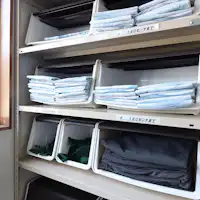 관내에서 착용할 유카타는 복도에 준비되어 있습니다.