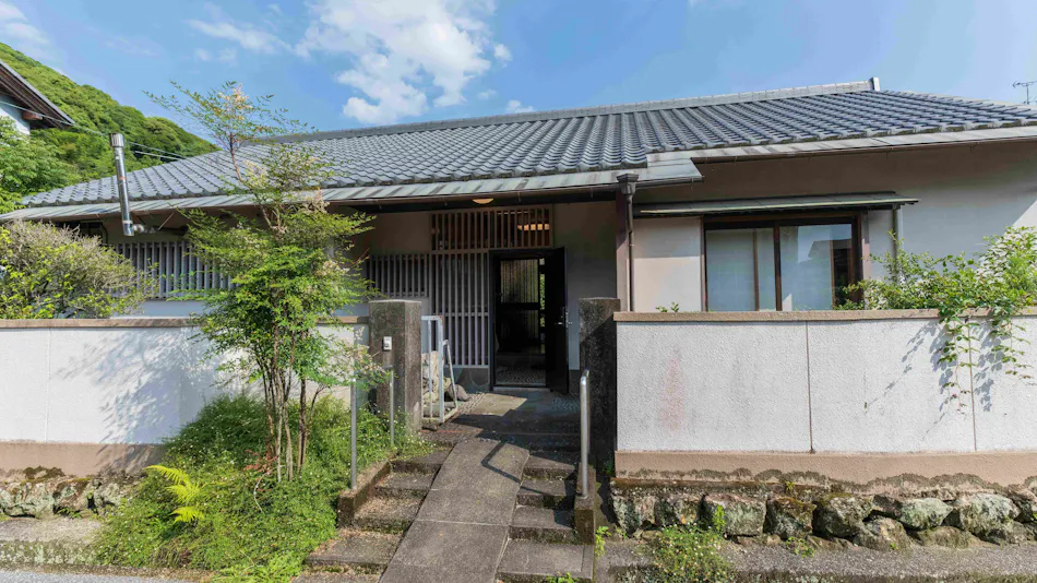 Hasumi - Villa at the Foot of the Mountain
