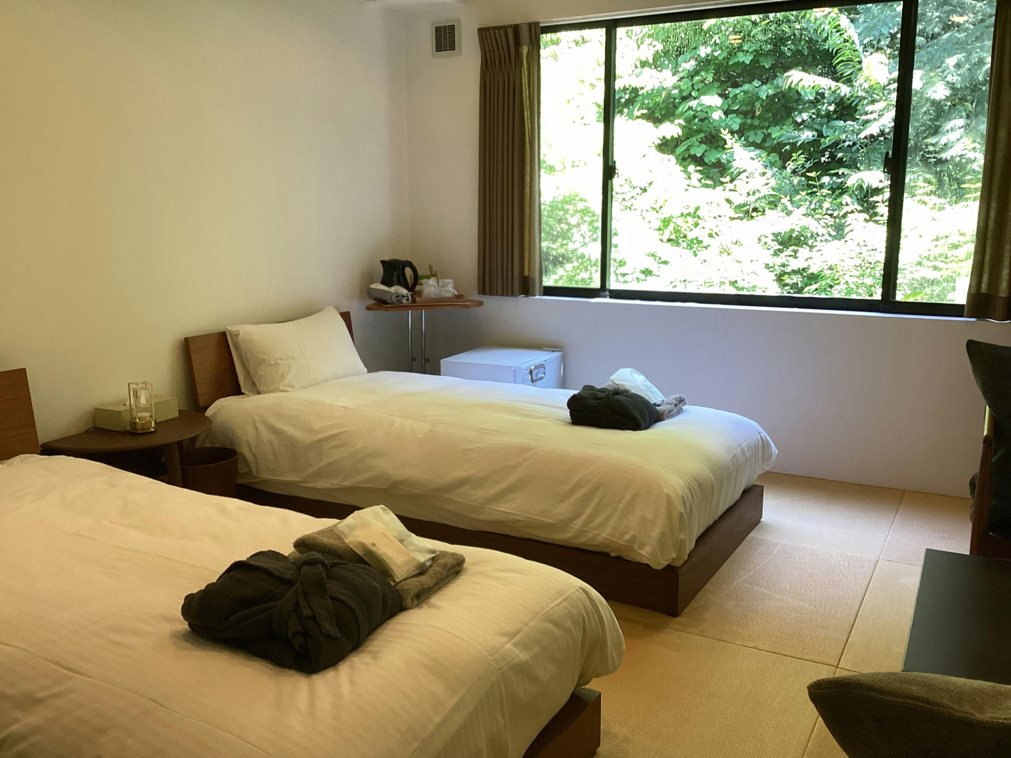 HOTEL S.H.S