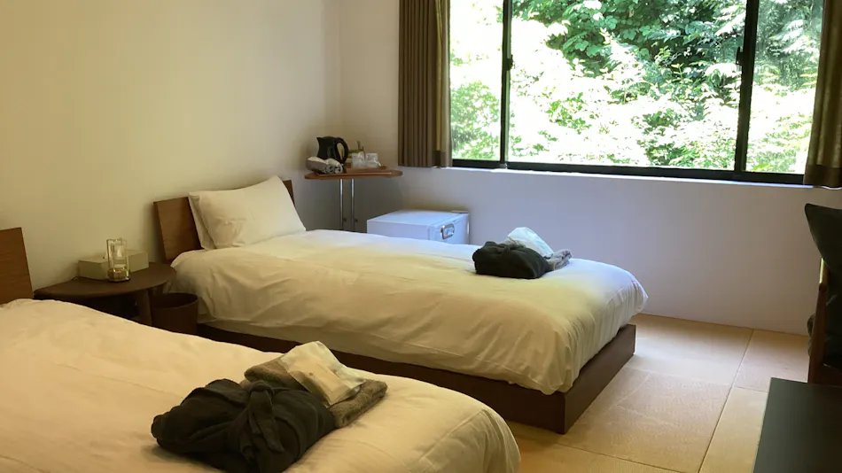 HOTEL S.H.S