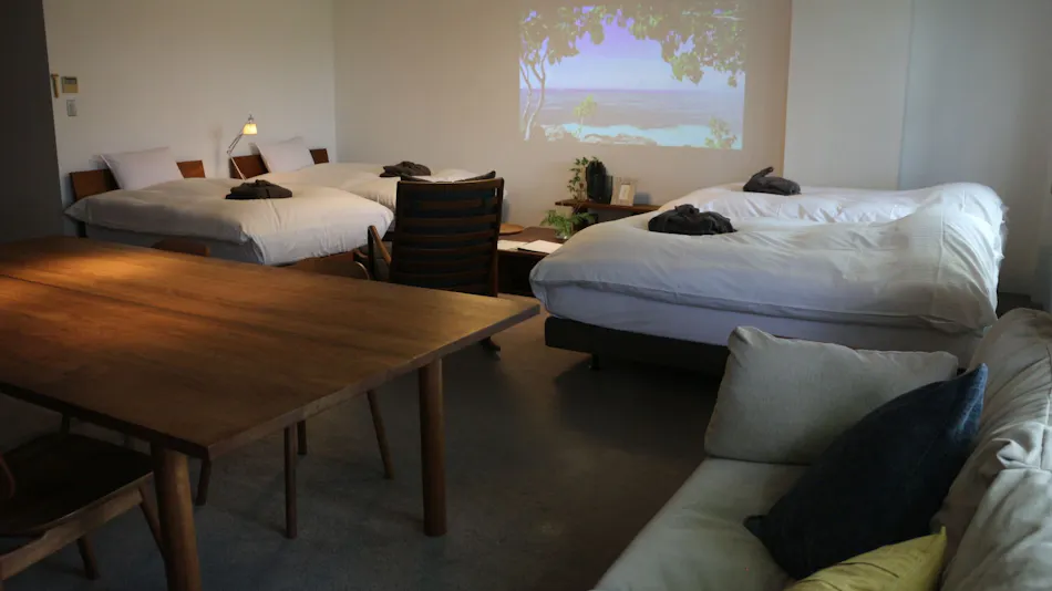 HOTEL S.H.S