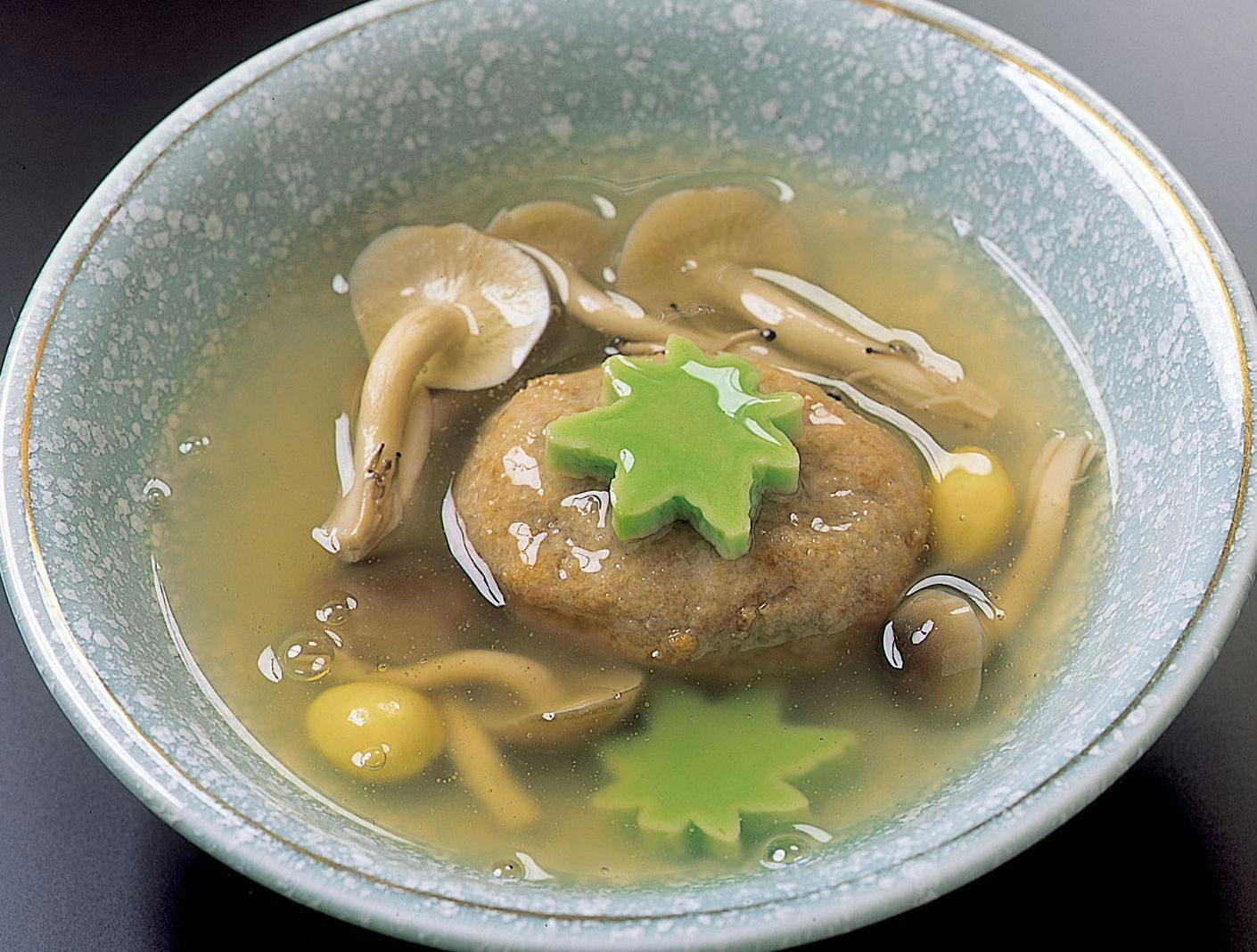 Mochi akar teratai dengan sos pekat kuzu