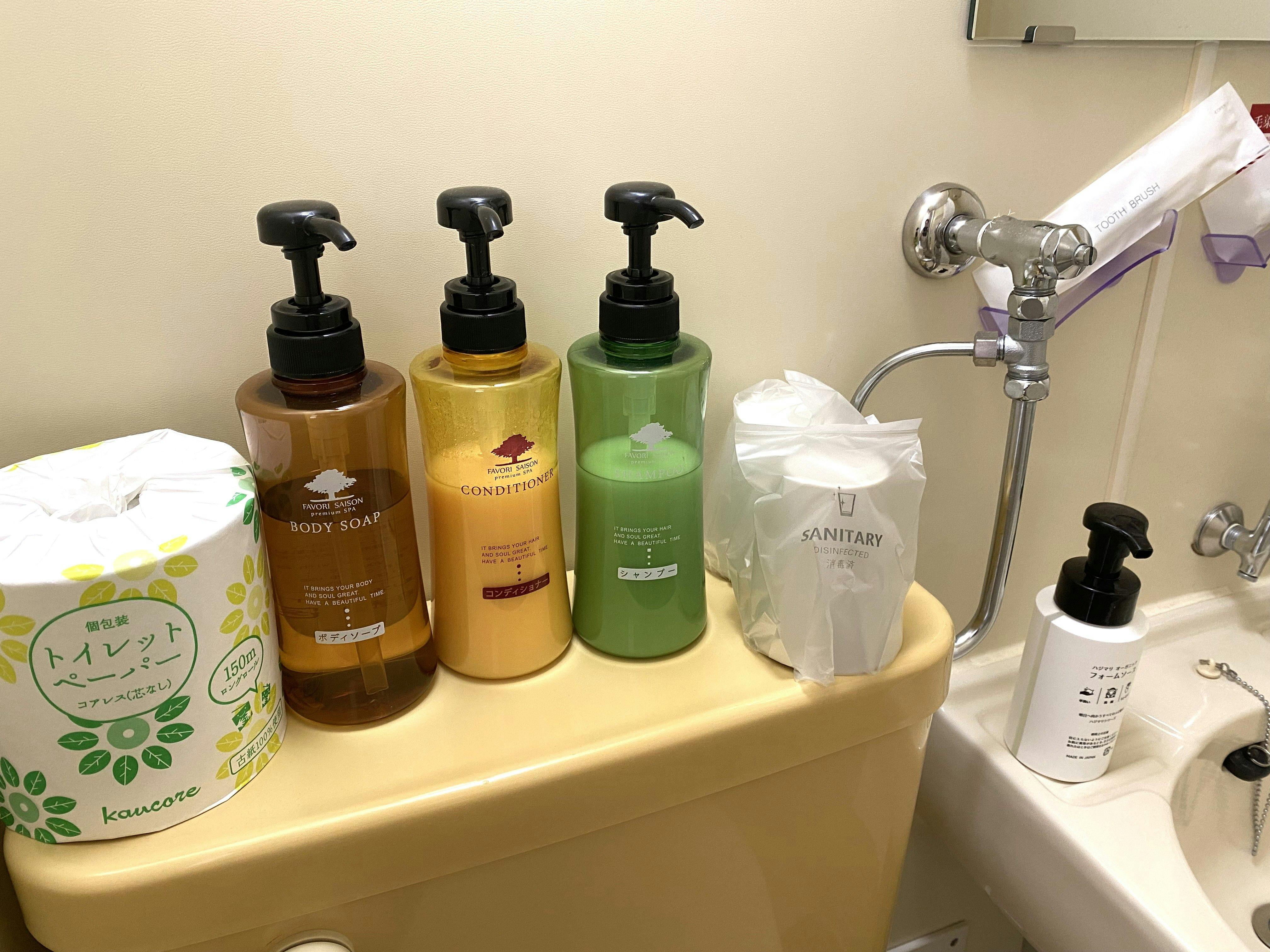 ห้องน้ำ แชมพูและอุปกรณ์