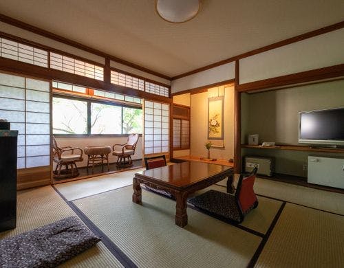 【かえで】母屋客室2階_和室8畳