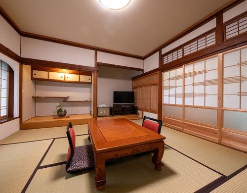 【さくら】母屋客室2階_洋室8畳＋和室8畳