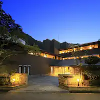 Eksterior Fasilitas (malam)