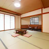 可容纳6人的15榻榻米日式房间