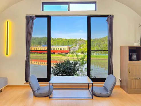 Nikmati pemandangan Kereta Kominato langsung dari jendela (Dome C)