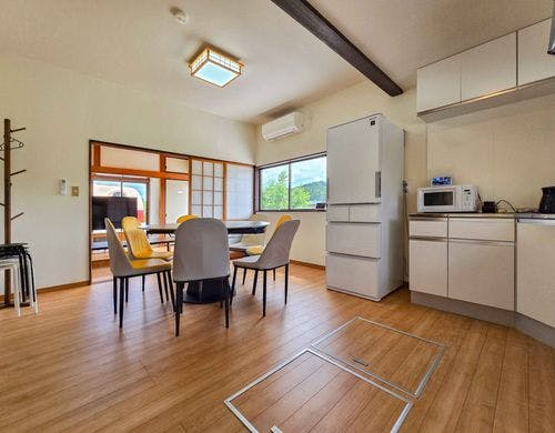 広々としたダイニングキッチン空間