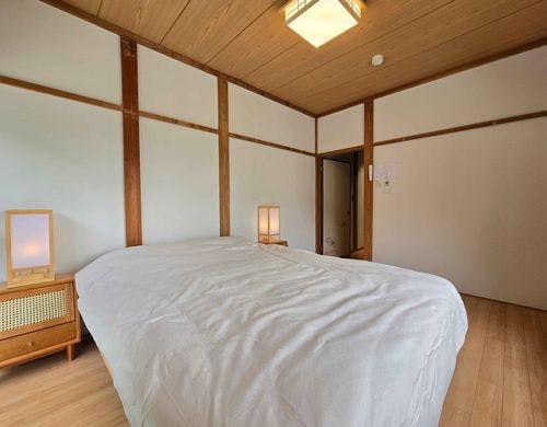 お子様との添い寝も安心な広々ベッド