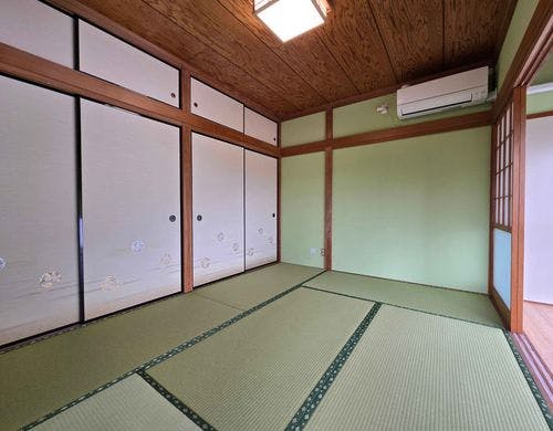 畳の香りが広がる昔ながらの本格和室