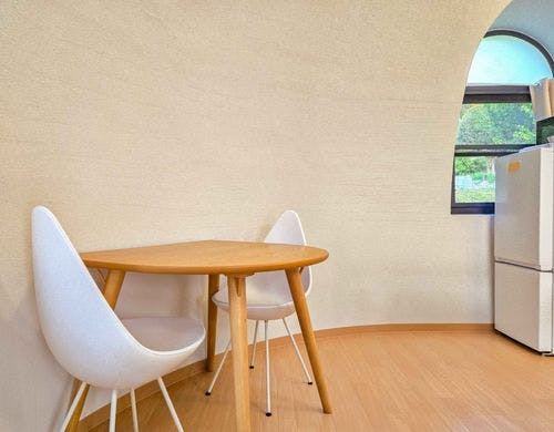 ナチュラルな丸テーブル