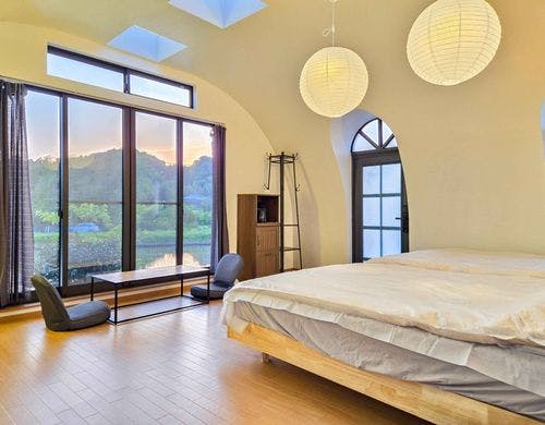 木々の緑や夕焼けを感じる滞在