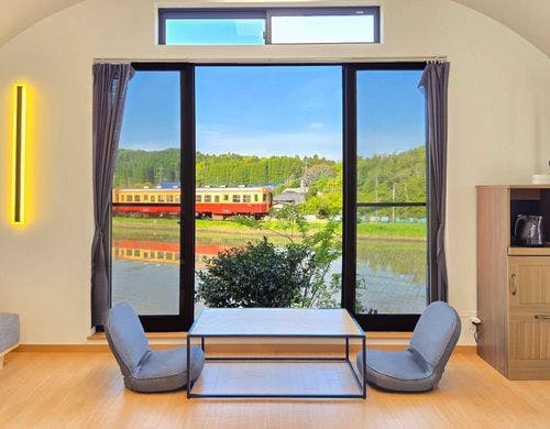 窓から小湊鉄道を独り占め（ドームC）