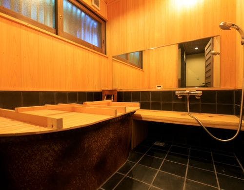 桜のお宿の浴室です。