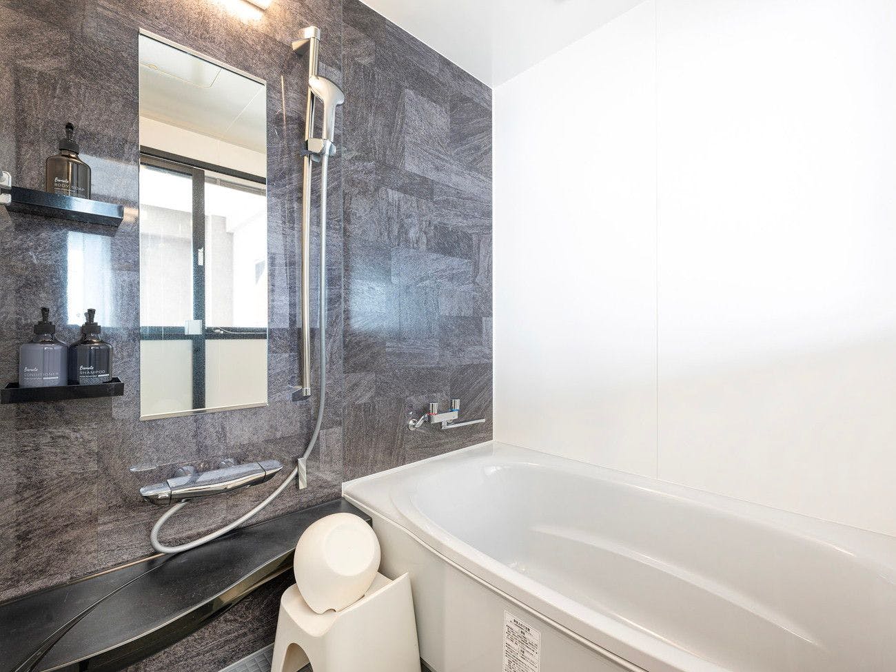 ห้องพักแบบสามเตียง ห้องน้ำ