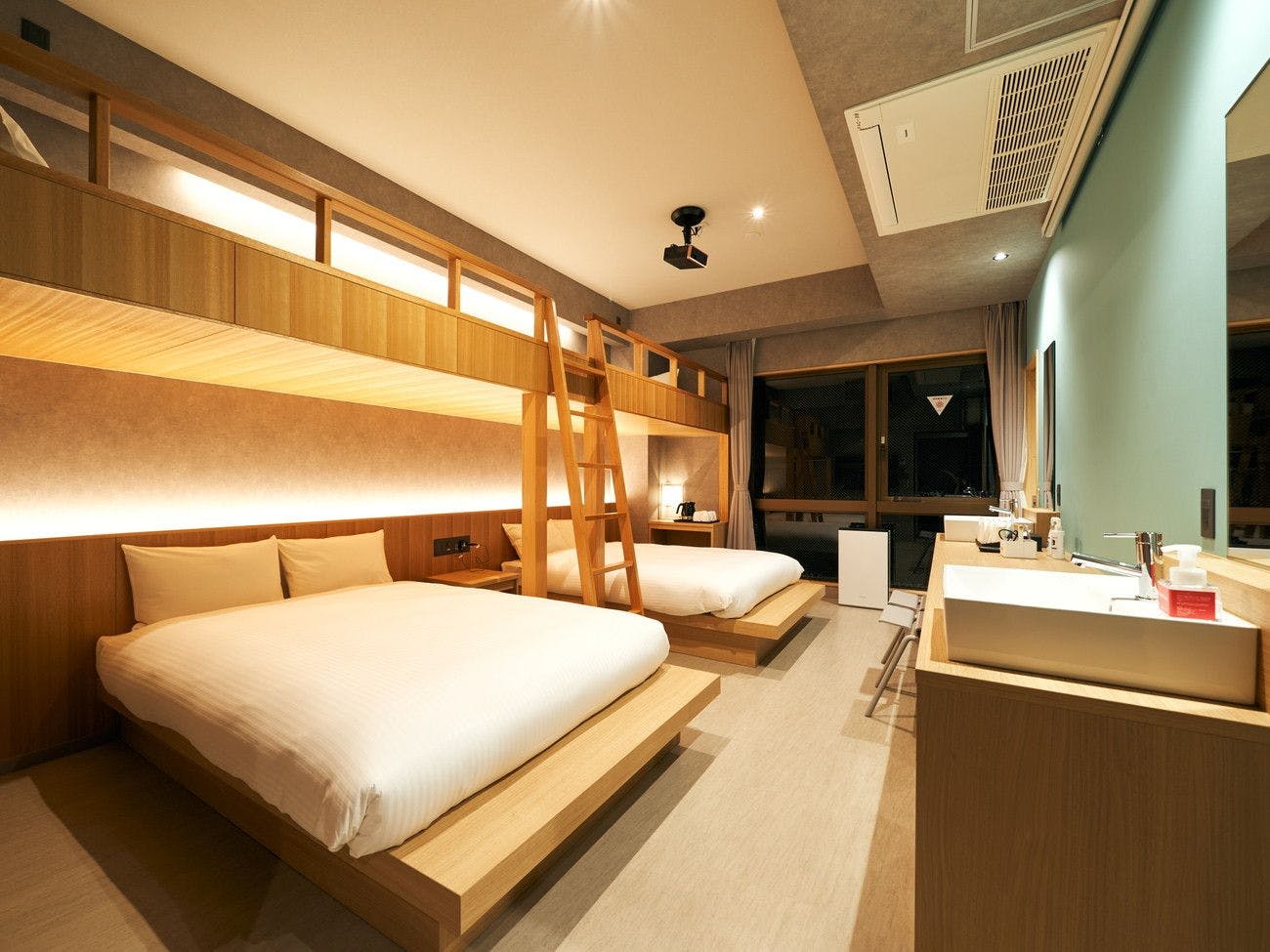 LACER OKINAWA NAHA Tomariport