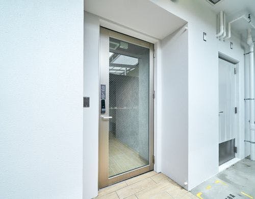 エントランス　ドア