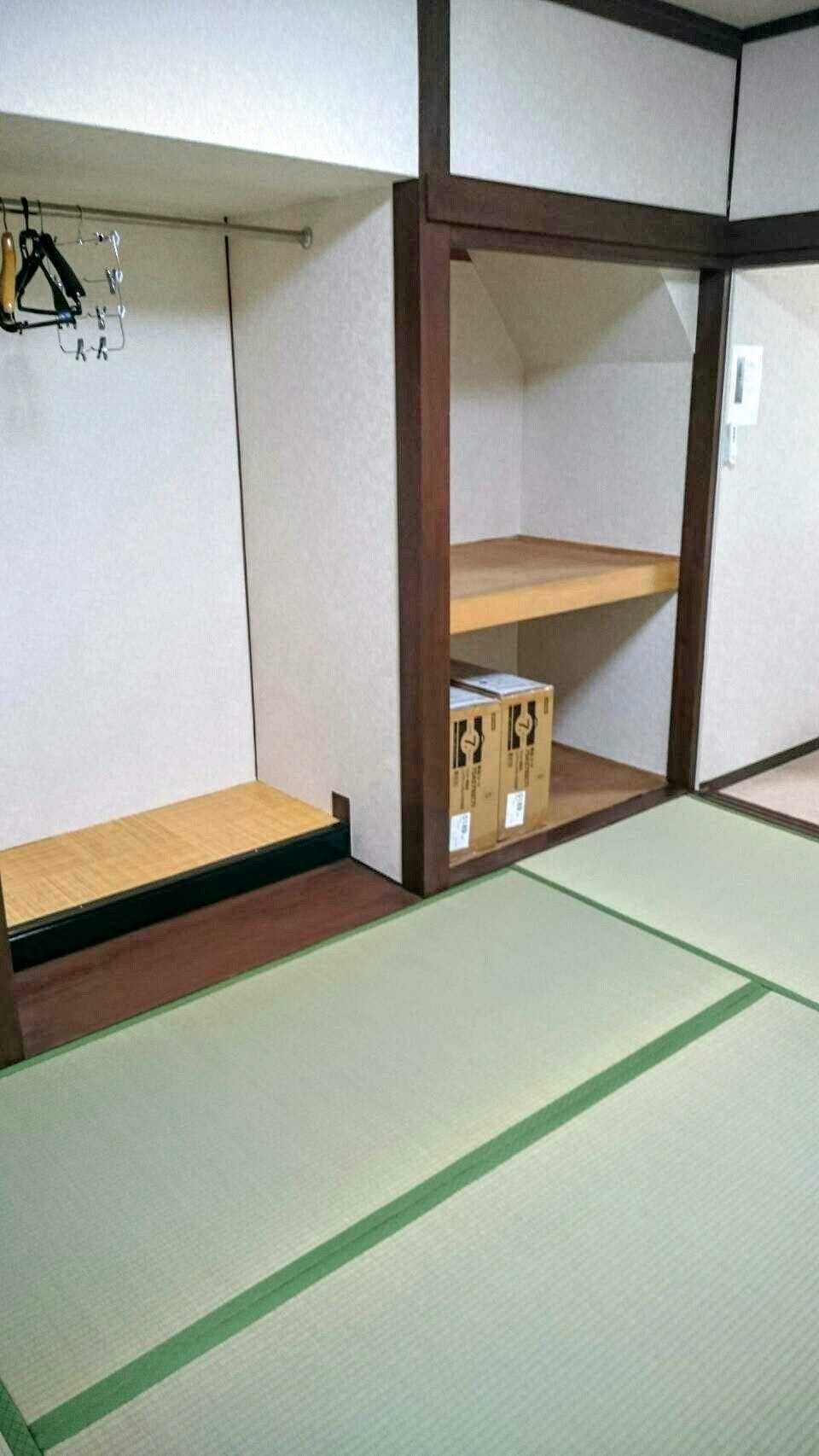 Japanese-style room