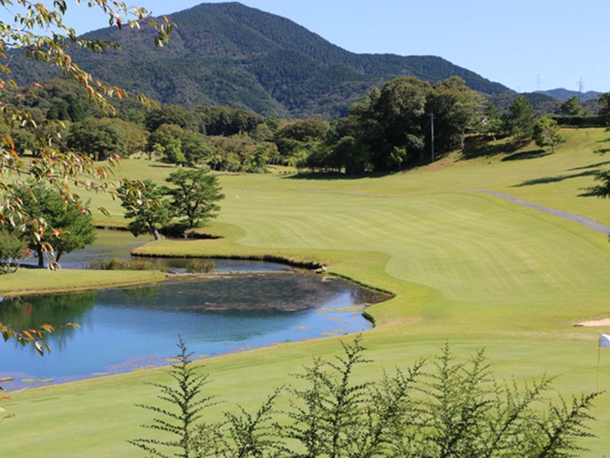 *สิ่งอำนวยความสะดวกกลางแจ้ง (สนาม)