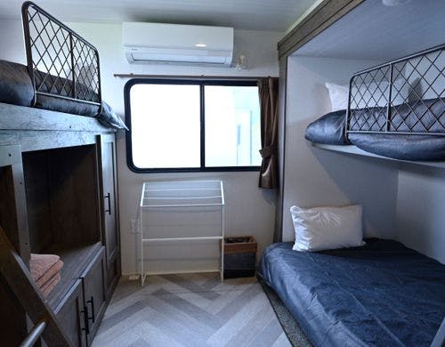 トレーラーハウス　リビング