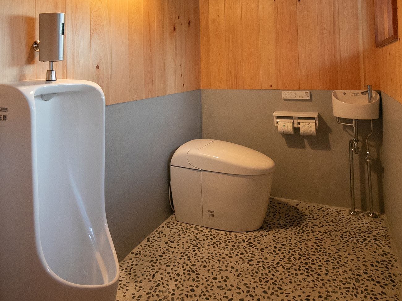 【Ume Kaoru】Tandas dengan mesin pencuci dan tandas lelaki juga disediakan.