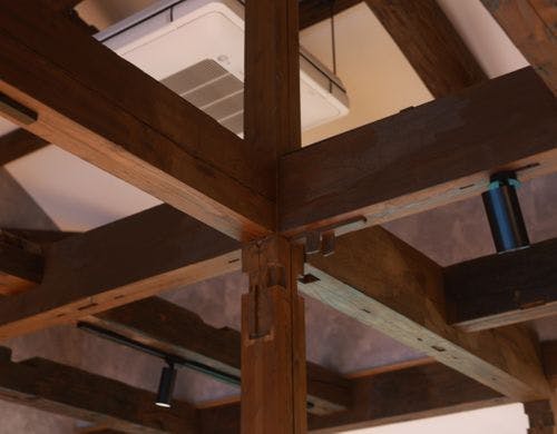 【美田】梁の美しさも魅力の一つ。