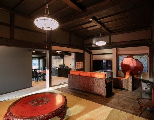 【梅香】梅の赤色をあしらった上質空間。