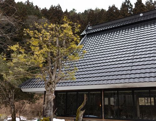 【木叢】大きな屋根をもつ昔ながらの建物