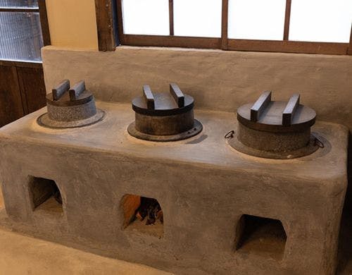 【木叢】今では珍しい「おくどさん」。