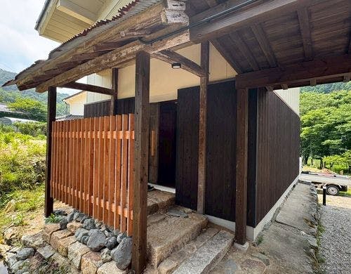 【木叢】離れにある蔵を改装した浴室。