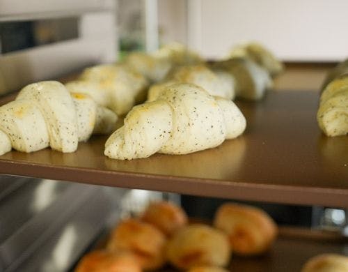 【朝食】焼きたてパン